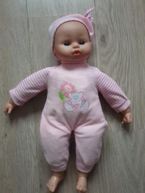 Babypop met geluiden.