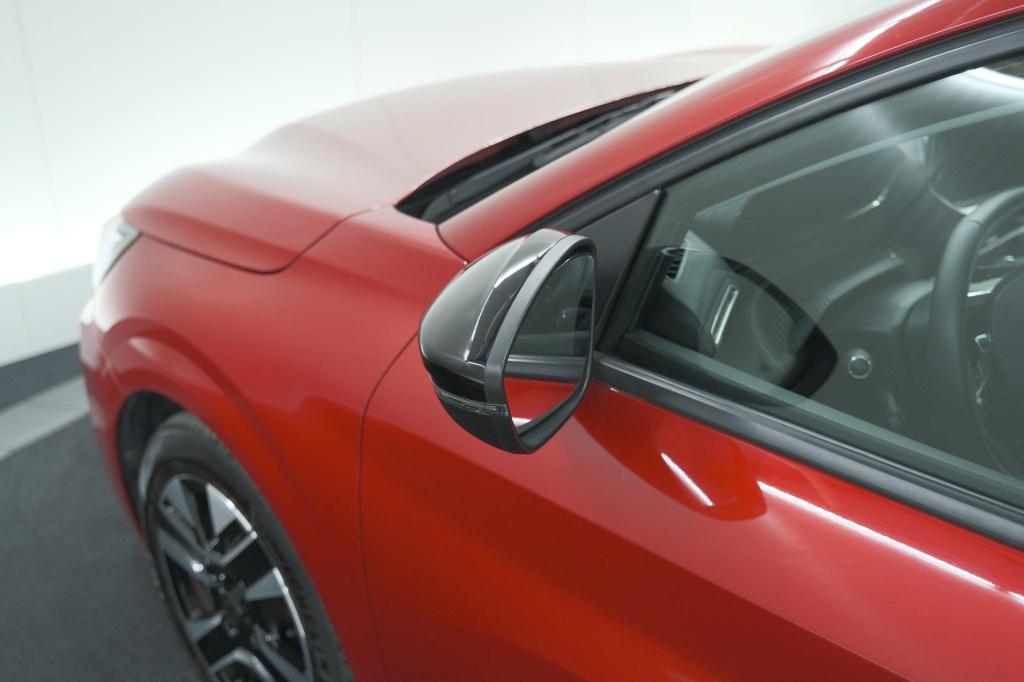 Peugeot 208 puretech 100 allure | camera | navigatie | parkeersensoren | ap
