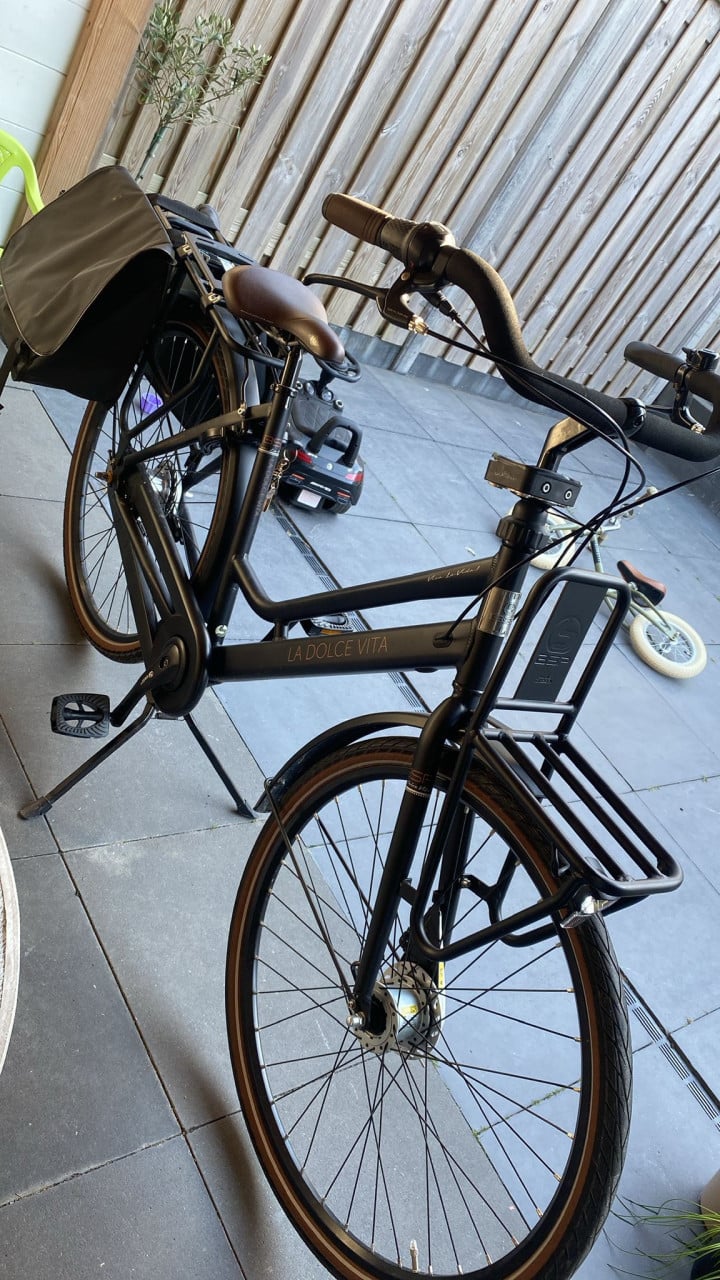 Zwarte mama fiets z.g.a.n.