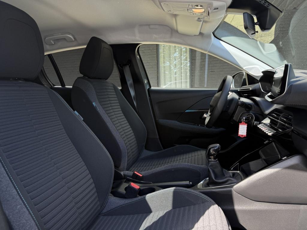 Peugeot 208 1.2 pt style - nieuwstaat -