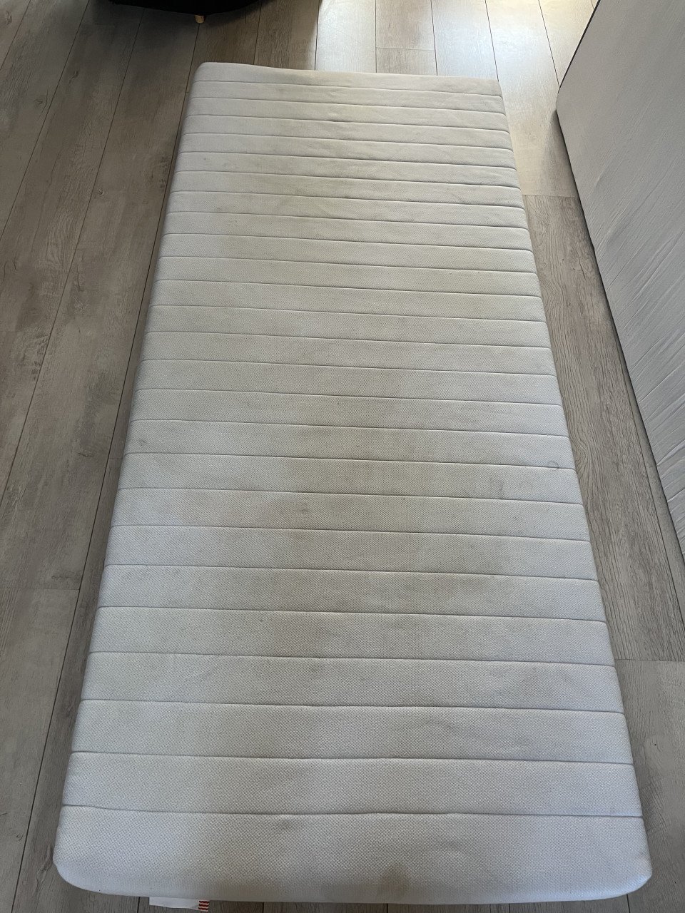 Bedframe 90x200cm met onderbed en opbergruimte wit.