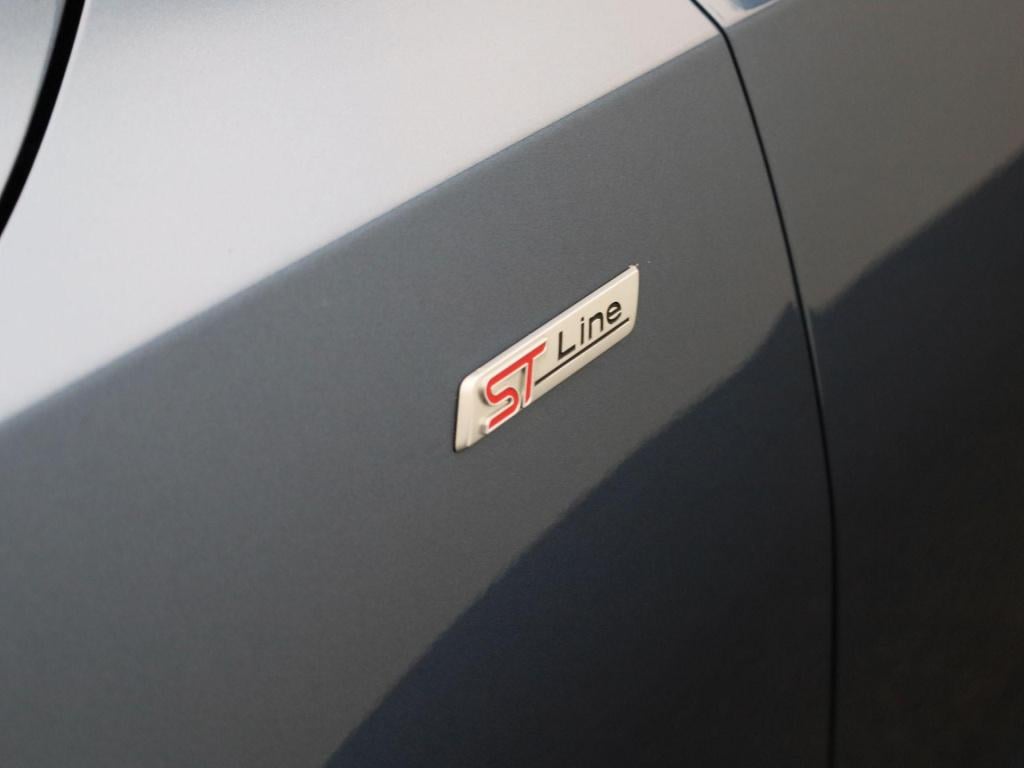 Ford Focus wagon 1.0 ecoboost hybrid st line x business | lmv | parkeer sen