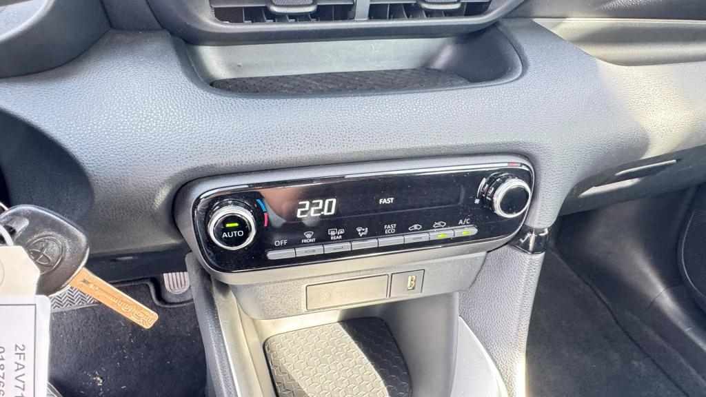 Toyota Yaris 1.5 hybrid 115 active