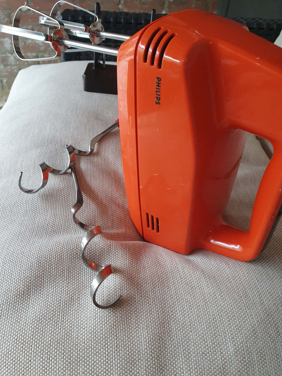 Mooie werkende vintage Philips HR 1170 in puntgaaf oranje....