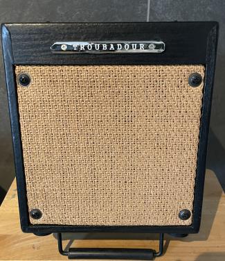 Ibanez Troubadour 10 versterkertje