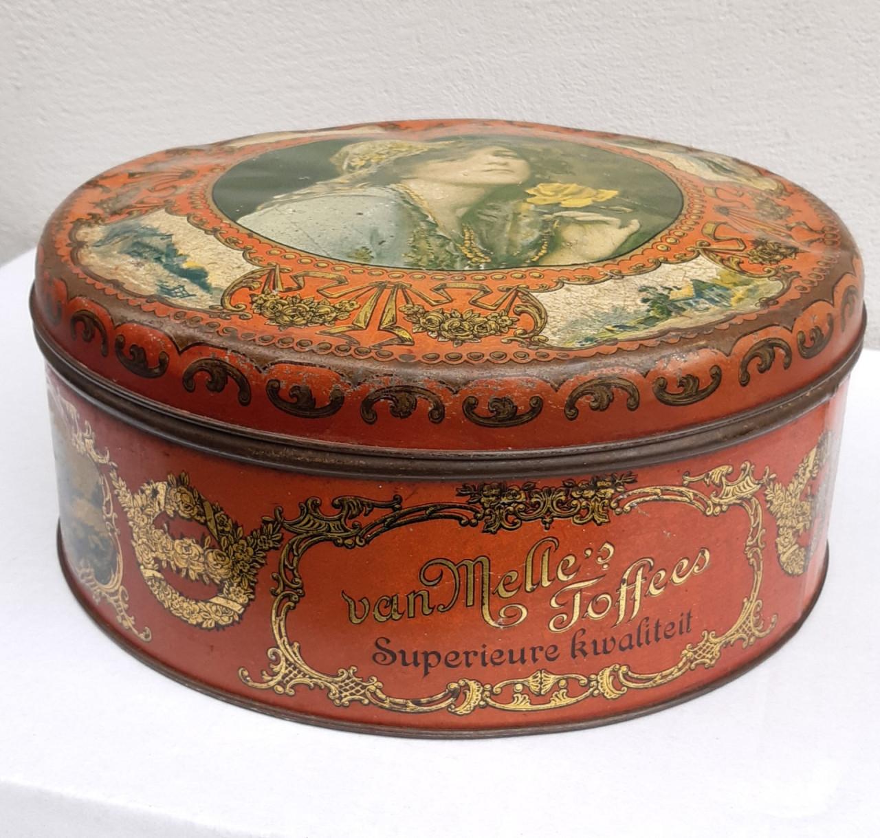 Blik van Melle's toffees Breskens, superieure kwaliteit,  Ø 27cm., 11 cm. ↑