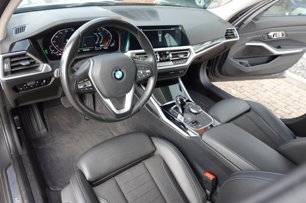BMW 3-serie touring 330i business edition plus