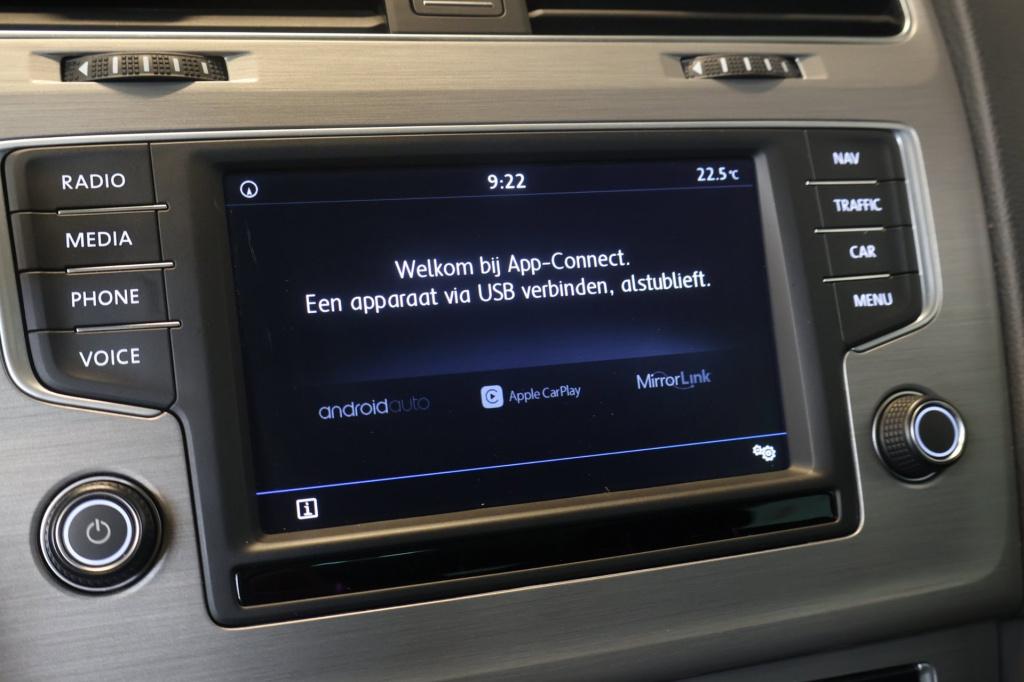 Volkswagen Golf 1.0 tsi connected series nl auto, carplay, all season bande