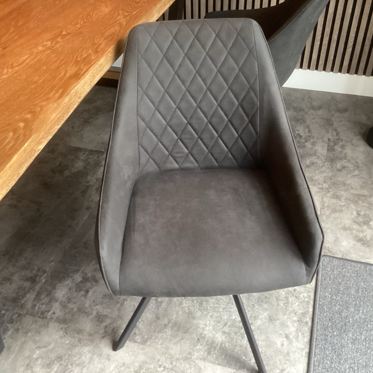 Draaibare eethoekstoelen.