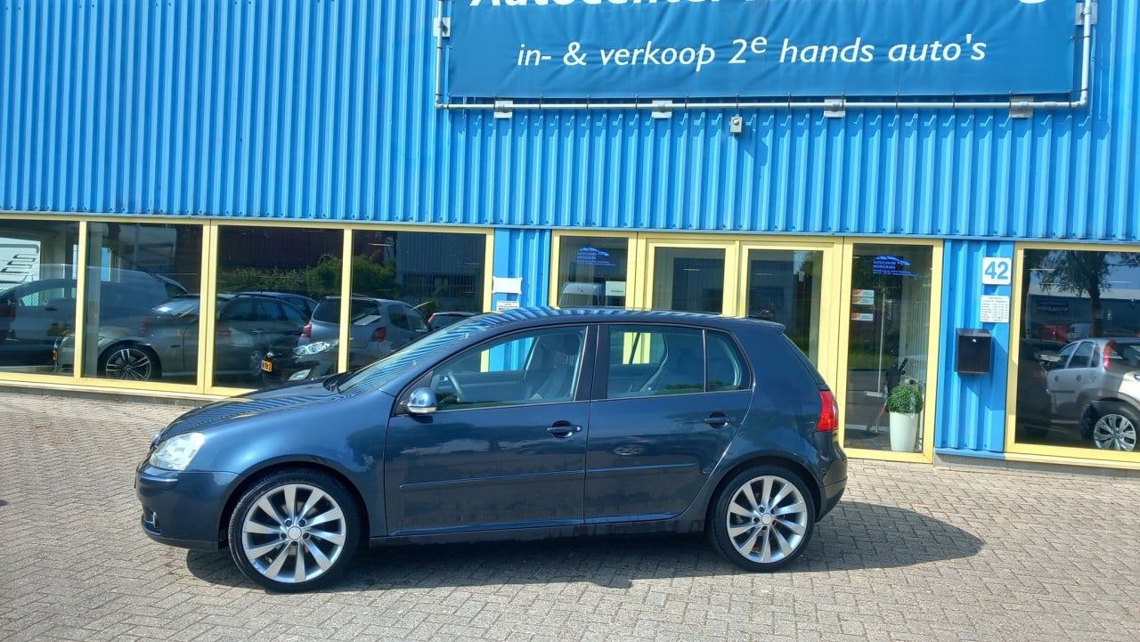 Volkswagen GOLF 2.0 FSI Sportline 5deurs bj:2005 airco lm-velgen