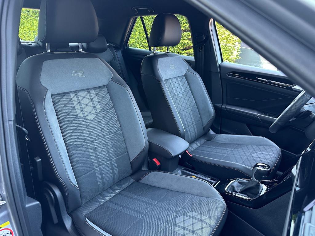 Volkswagen T-roc 1.5 tsi 150pk dsg r-line | black style | camera | keyless 