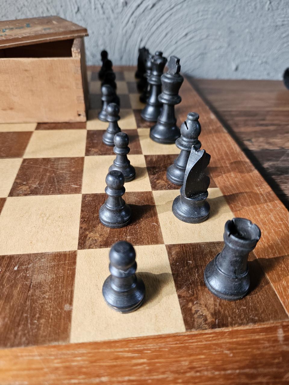 Vintage  Schaakspel homas staunton met houten bord