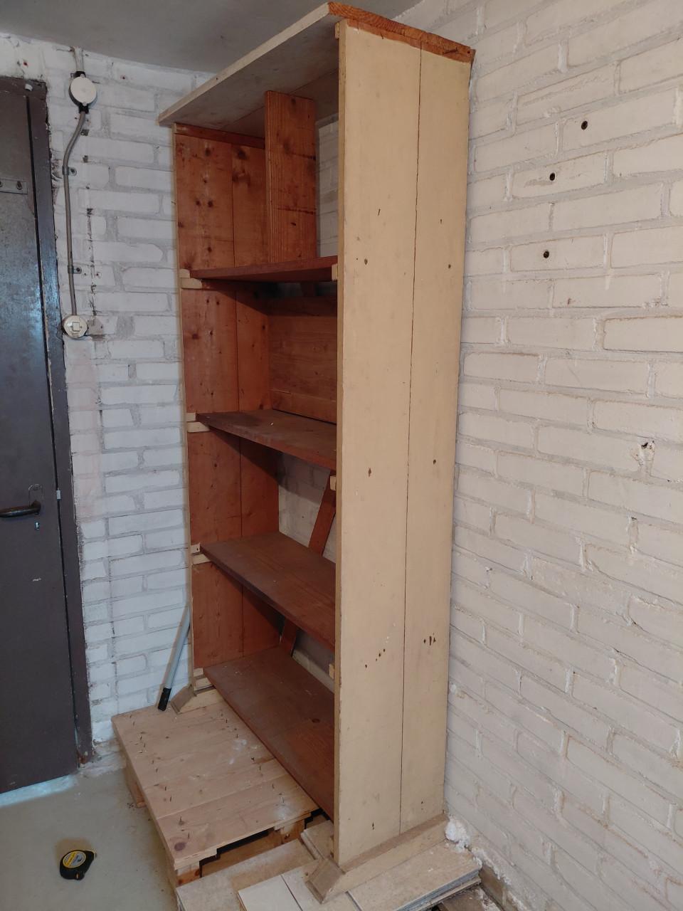 Gratis af te halen: houten kast