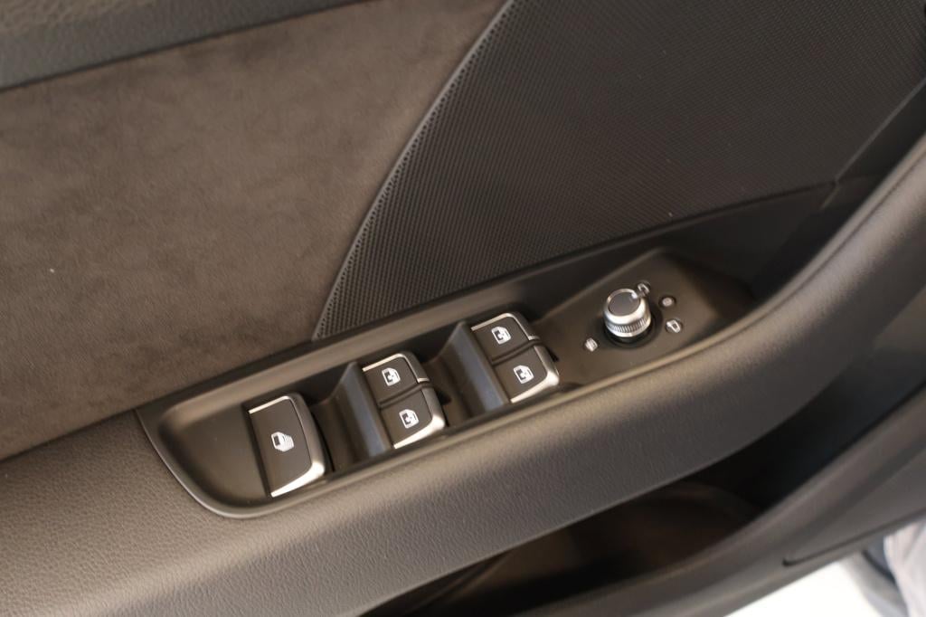 Audi A3 cabriolet 1.5 tfsi cod sport s line edition, carplay, stoel+nek ver