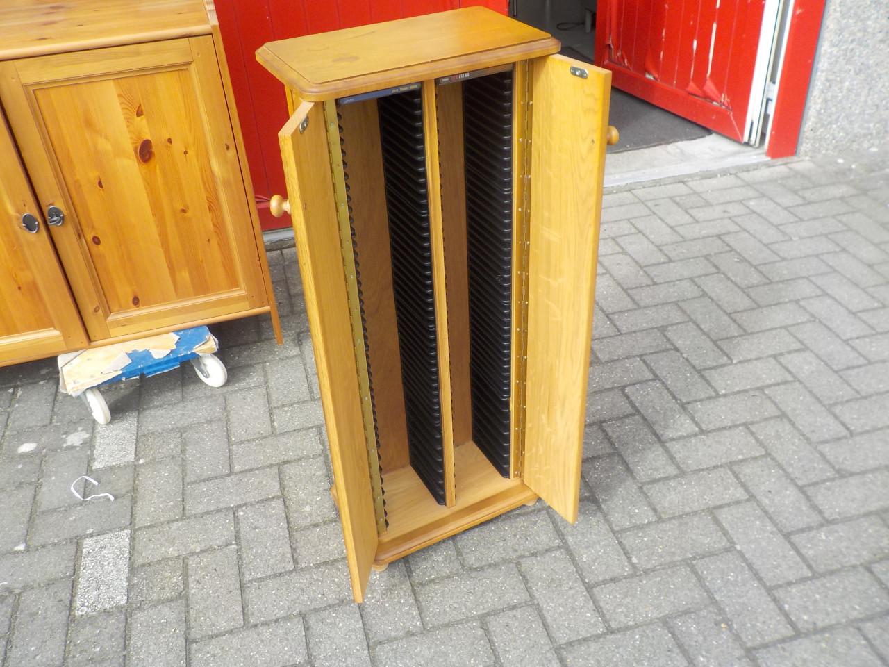 Mooie kwaliteit massief blank eiken cd rek in bijna nieuw staat