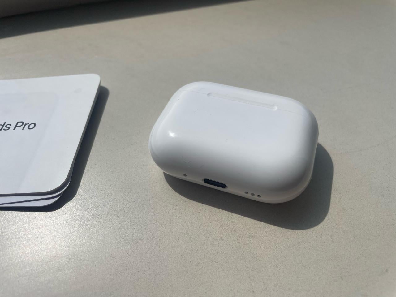 Airpods Pro 3 case en rechter oortje