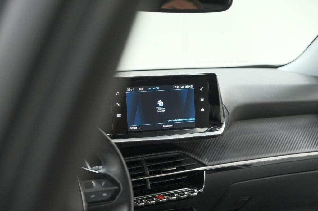 Peugeot 2008 puretech 130 eat8 allure | parkeersensoren | navigatie | apple