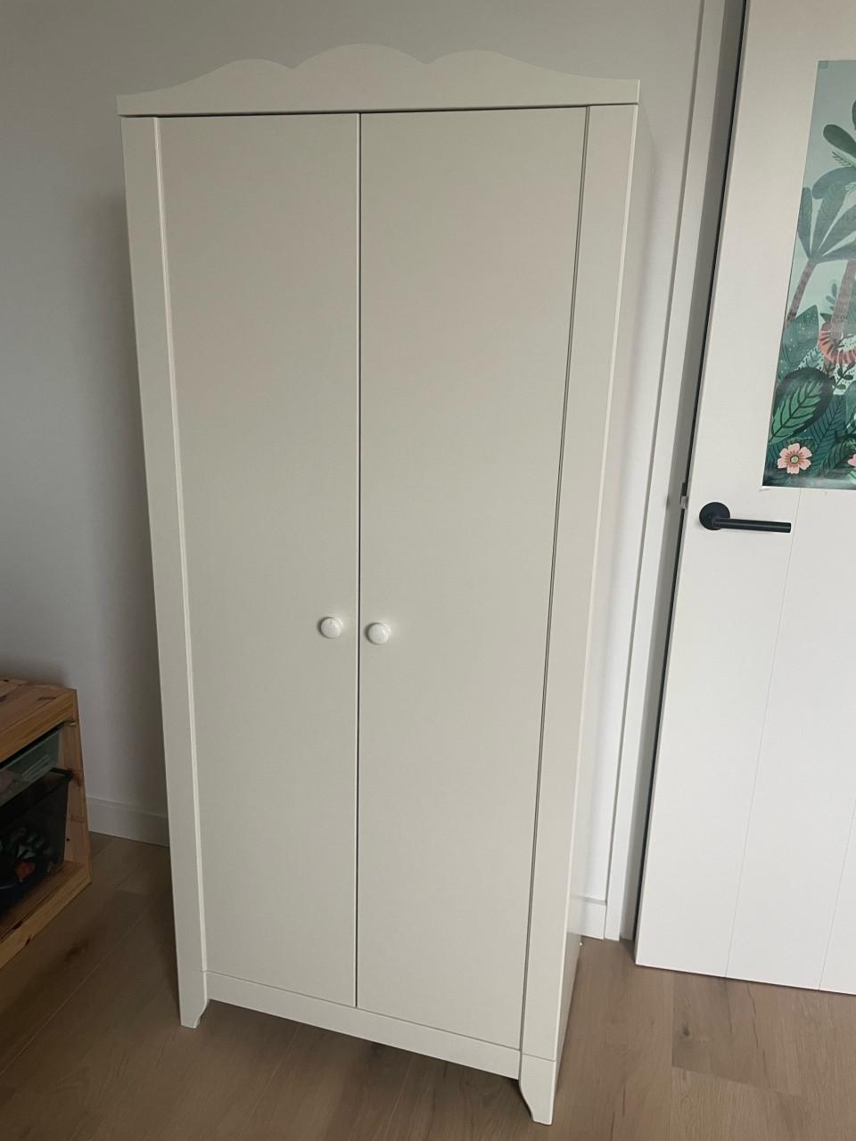 Witte kinderkledingkast van ikea