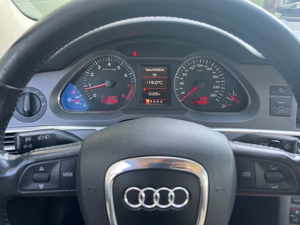 Audi A6 limousine 2.4 pro line