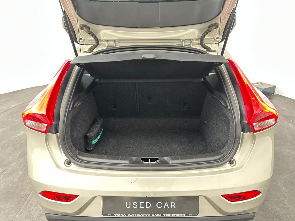 Volvo V40 2.0 t3 nordic+ | standkachel | stoelverwarming | cruise control |