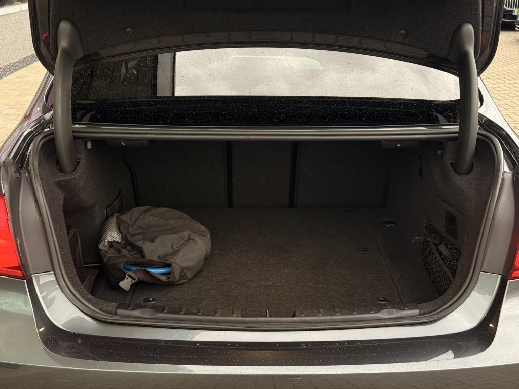 BMW 3-serie 330e m-sport | head-up | cruise | stoelverwarming | 360 | leder