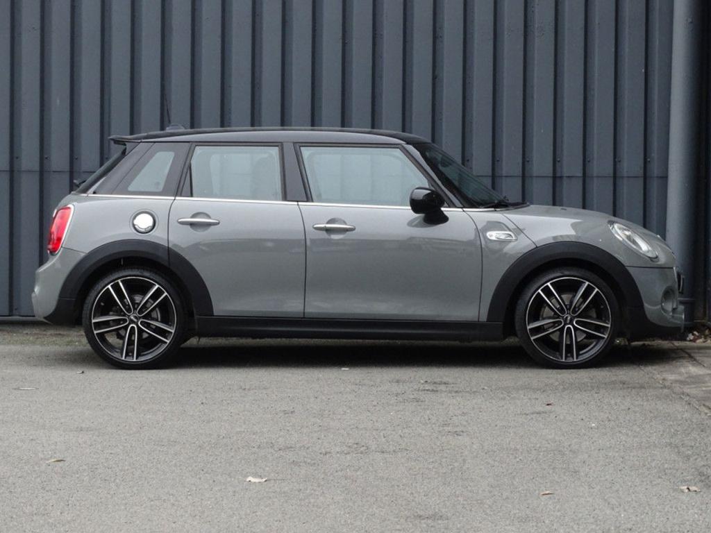 Mini Cooper mini 2.0 serious business 5-deurs | led | navi |18"
