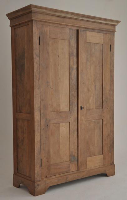 TEAKHOUTEN KAST MET VEEL BERGRUIMTE