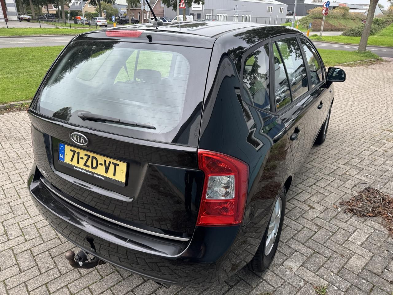 Leuke Kia Carens met leuke kilometerstand
