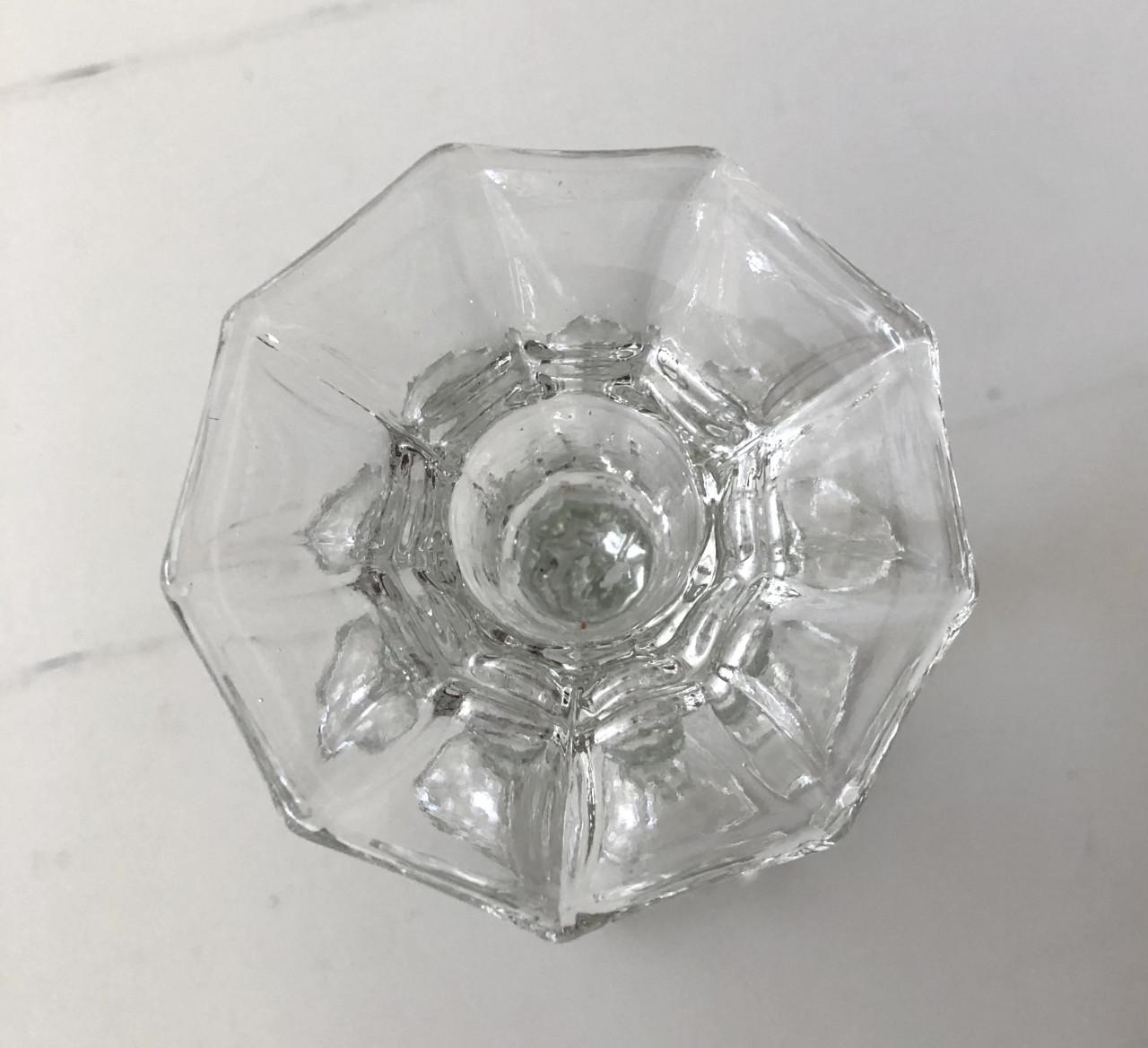 Mooie brocante kandelaar van geperst glas