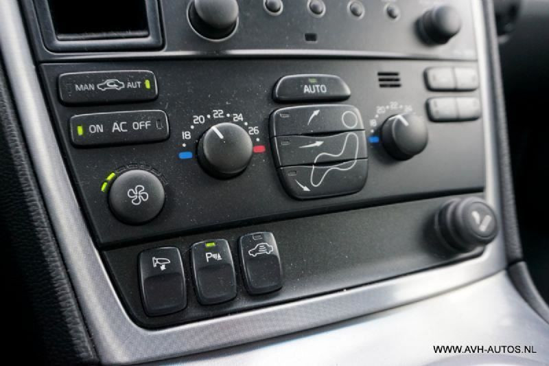 Volvo S60 2.4d, leer + clima!