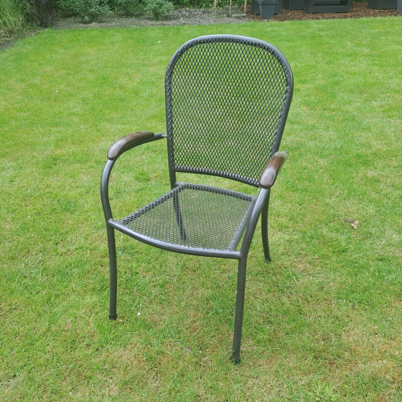 Stevige Tuintafel (ijzer) en 4 stoelen ( ijzer)