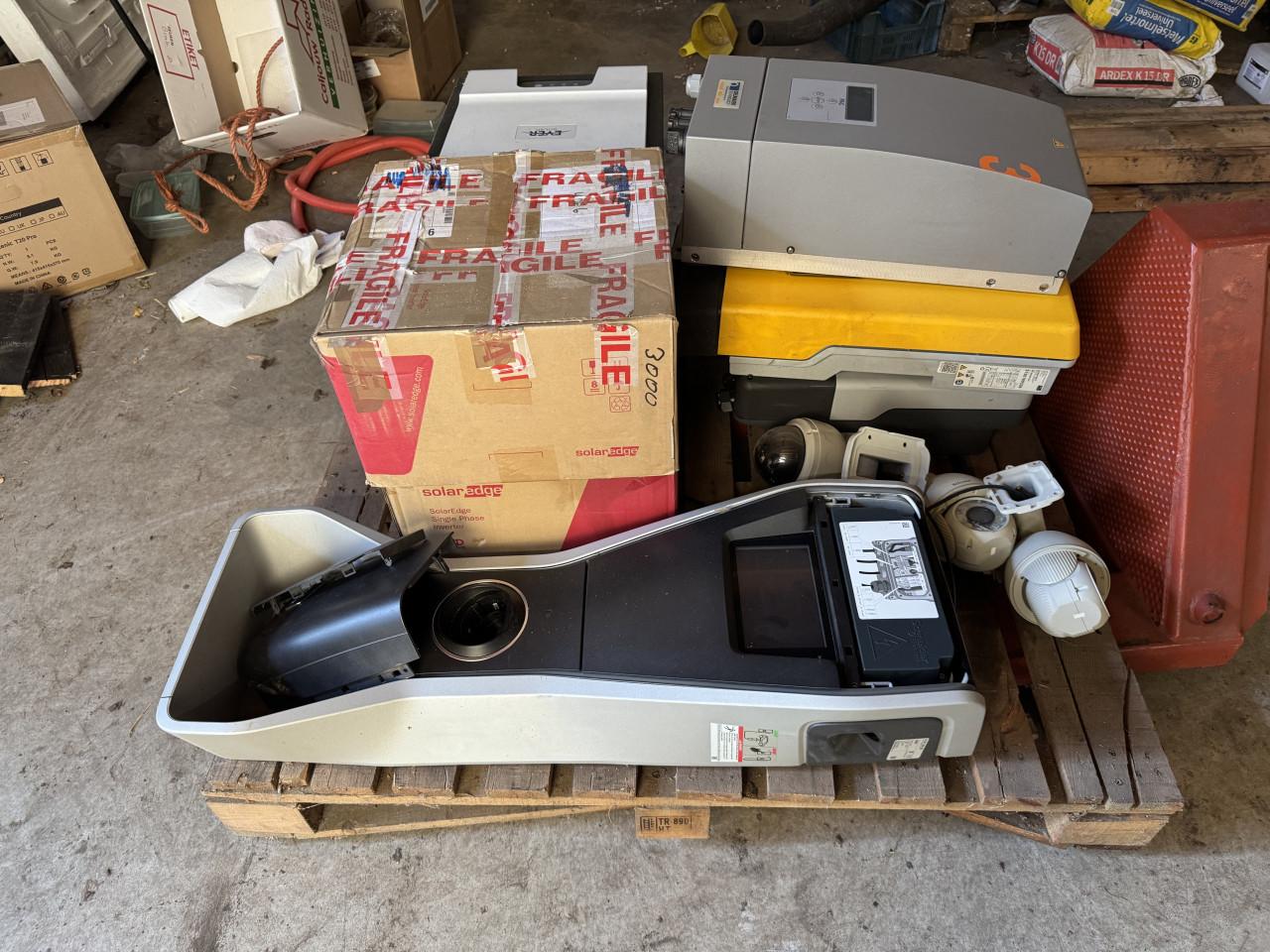 Gratis elektronica voor reparatie of onderdelen alles in 1 keer weg