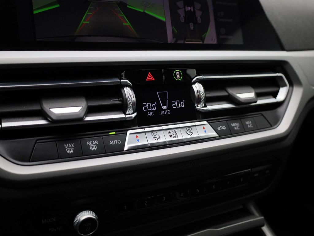BMW 3-serie 330e high executive | automaat | lmv | navigatie | ledere | par