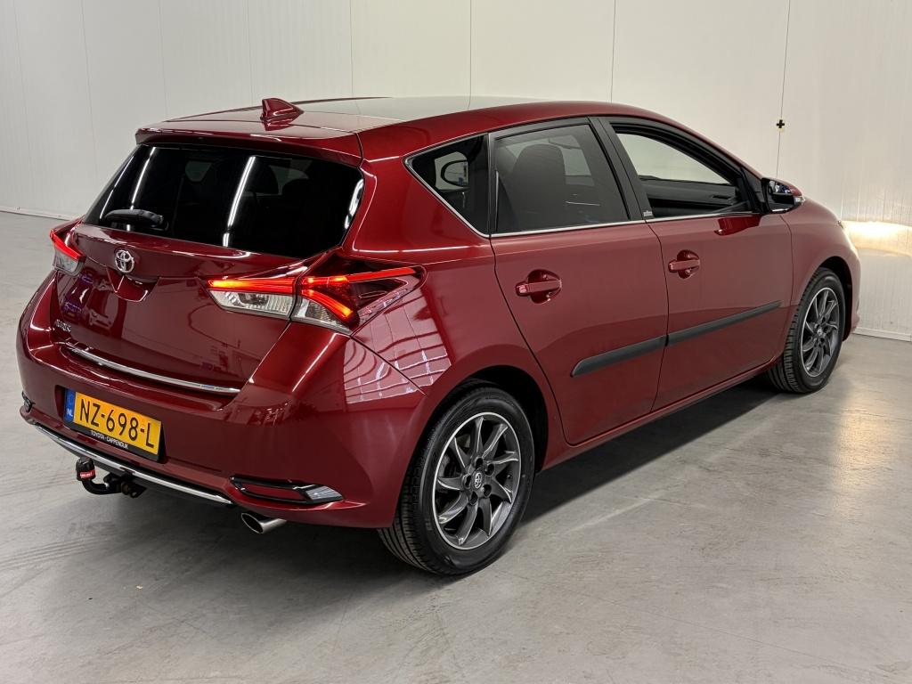 Toyota Auris 1.2t volcano edition