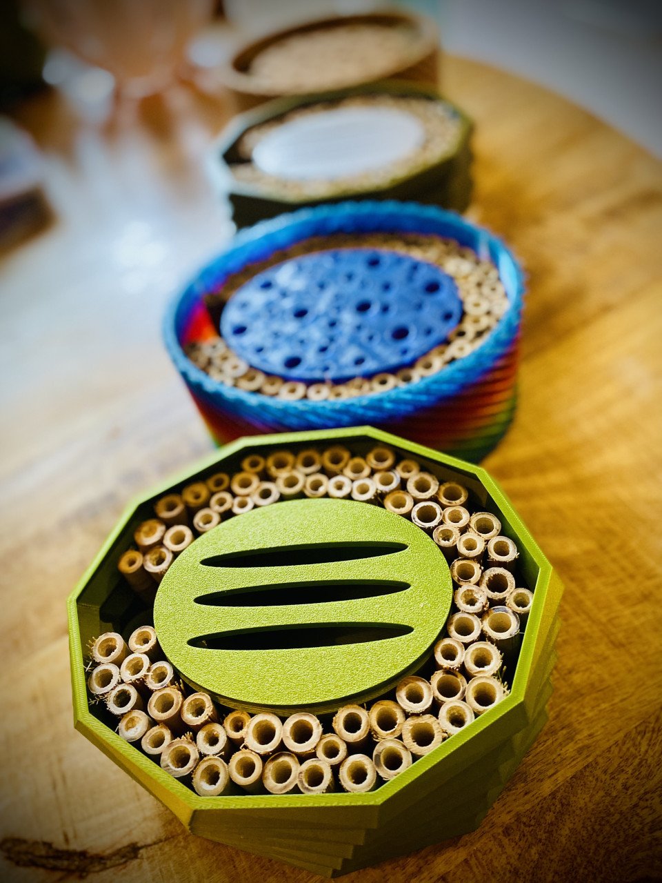 Unieke vogelhuisjes, voederhuisjes, insectenhotels, binnen en buitenlampen