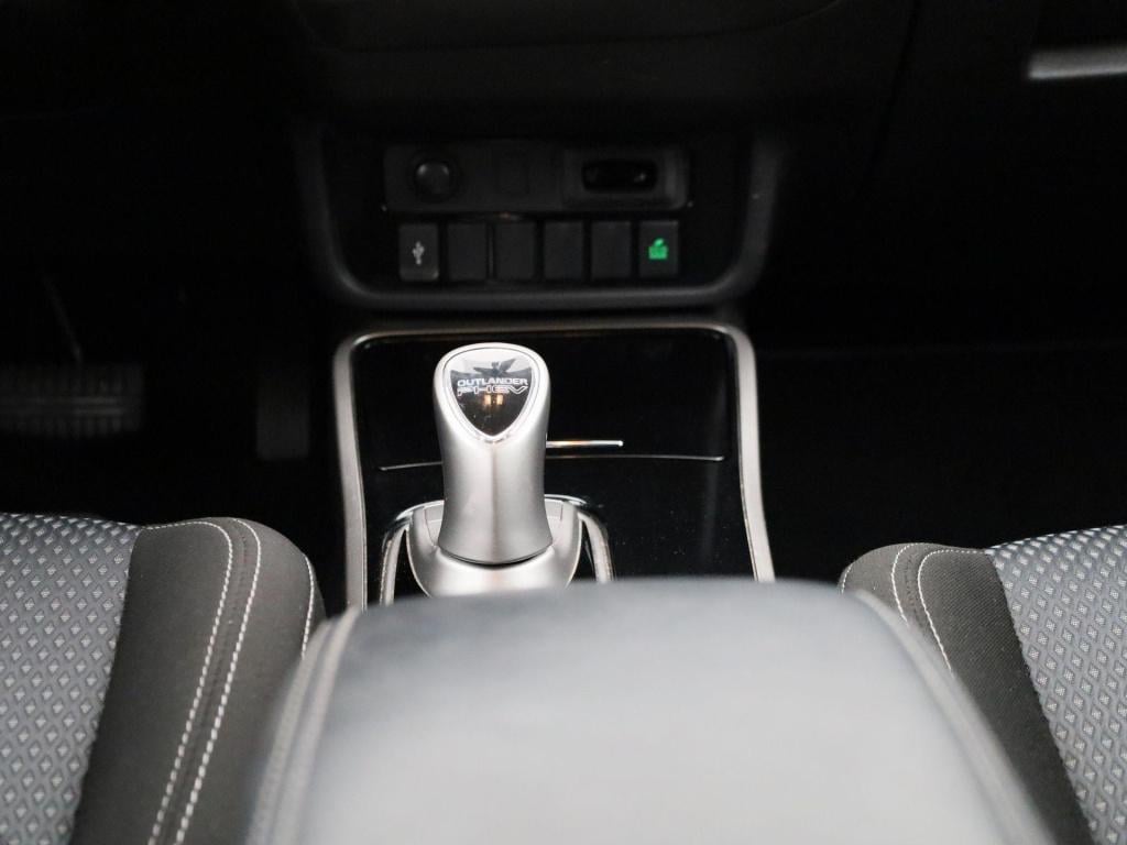 Mitsubishi Outlander 2.4 phev pure+ | automaat | stoel verwarming | dab | c
