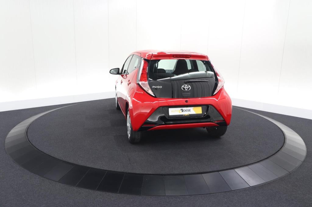 Toyota Aygo 1.0 vvt-i x-play | camera | airconditioning | allseasonbanden