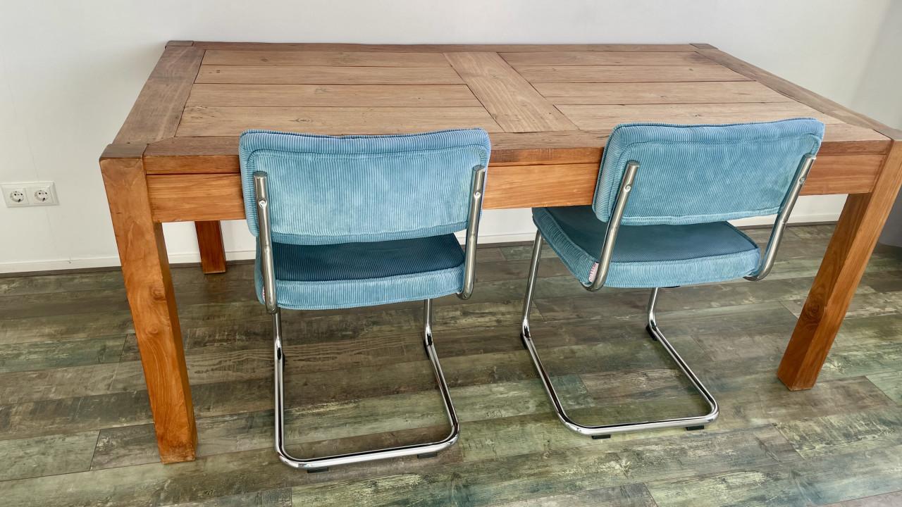 Massief, grote houten (eet)tafel