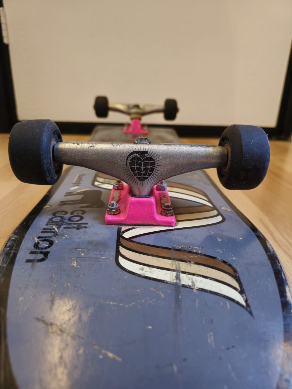 Element Skateboard, Thunder Trucks