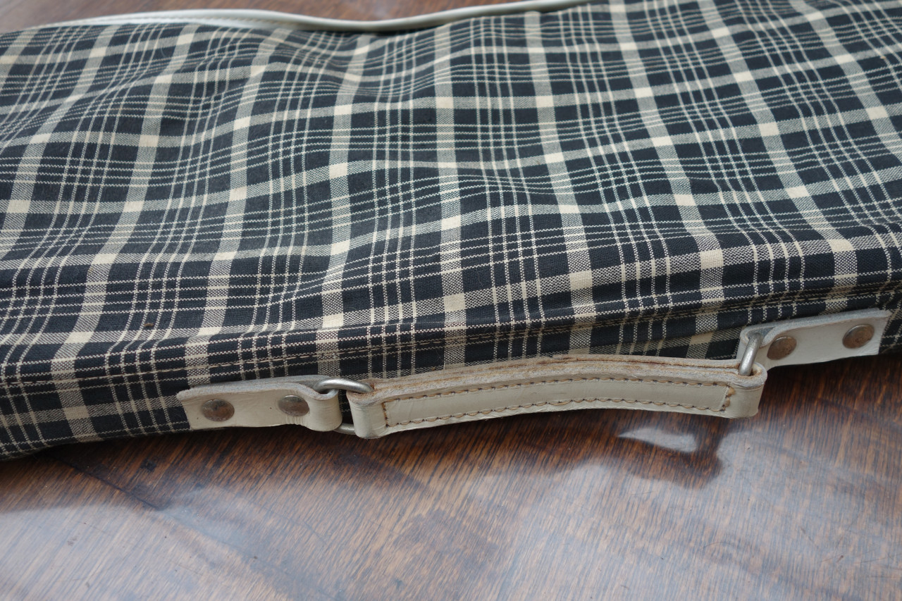 Originele katoenen vintage geruite tas voor tennisracket afgewerkt met leer