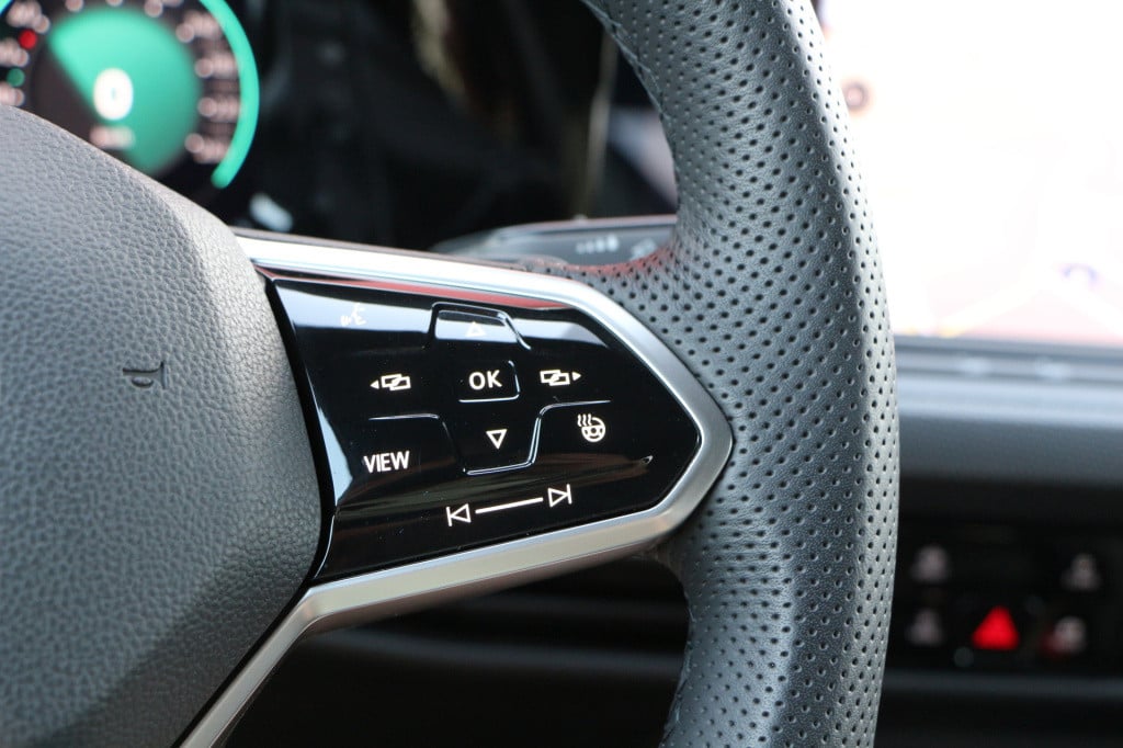 Volkswagen Golf variant 1.5 etsi 150pk r-line black style | panodak | harma