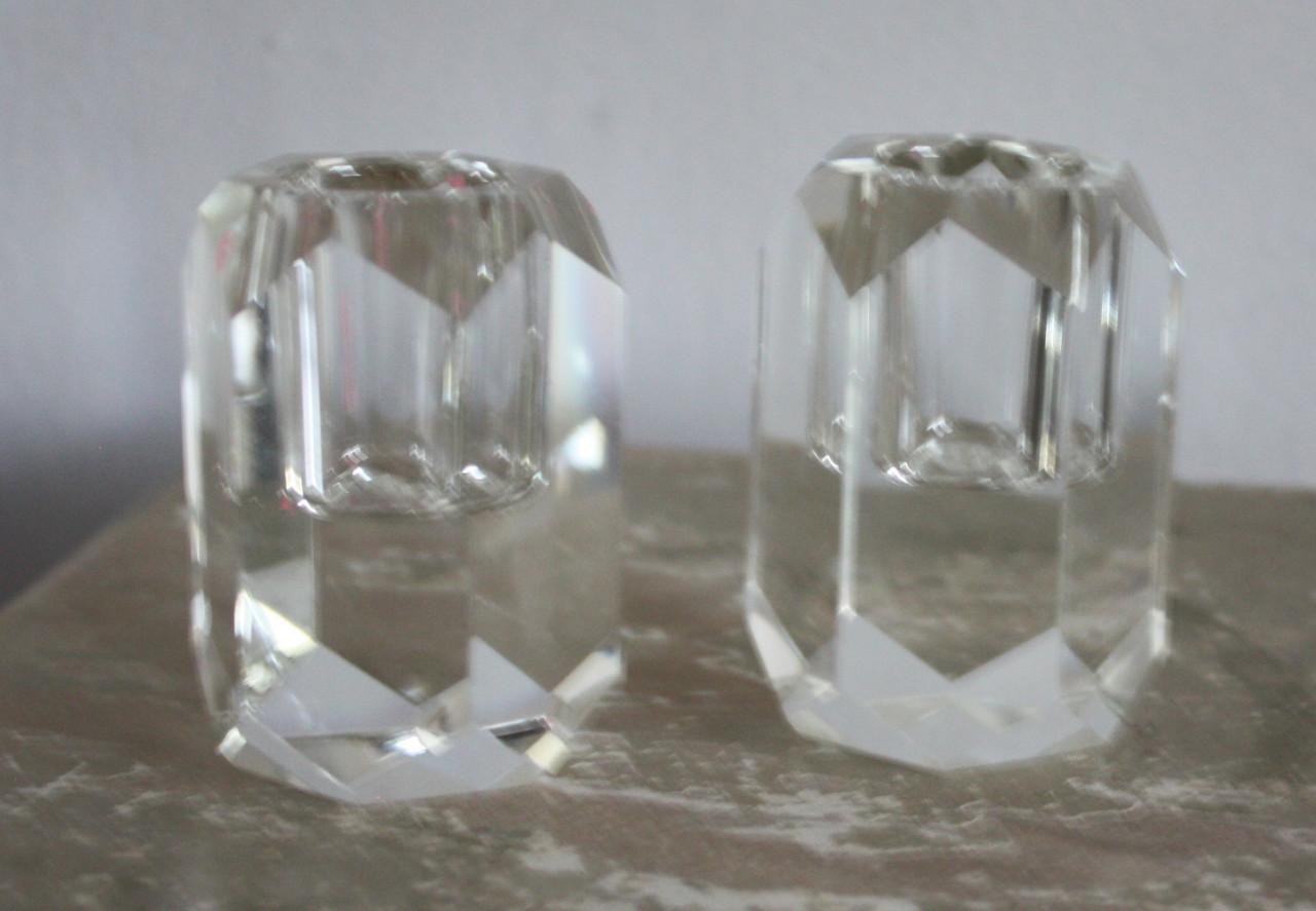 Set van 2 zware glazen kandelaars