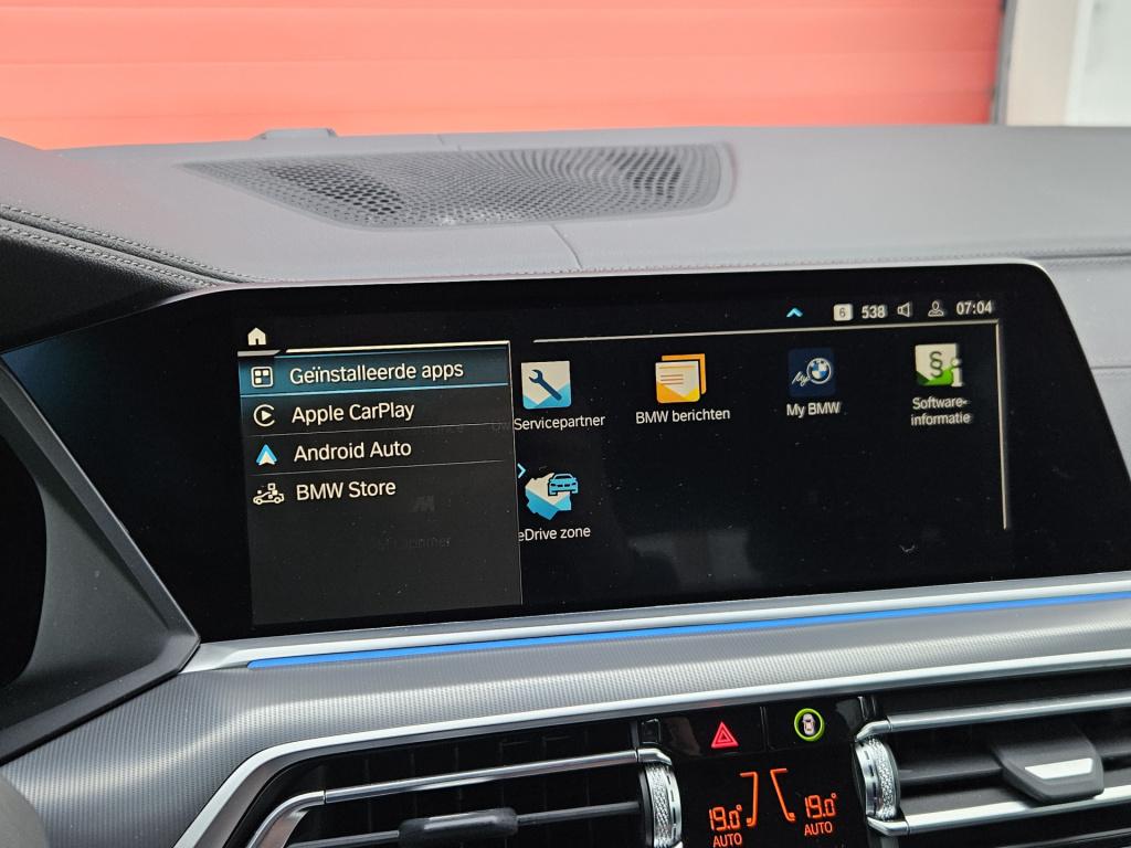 BMW X5 xdrive45e m-sport | achterasbesturing | trekhaak | luchtvering