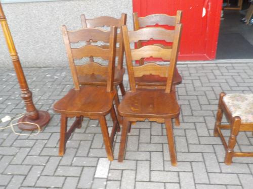 4 stevige massief eiken stoelen in goede staat