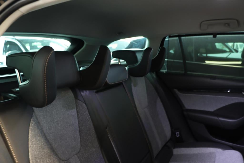 Skoda Octavia combi 1.5 tsi mhev first edition 115pk dsg7