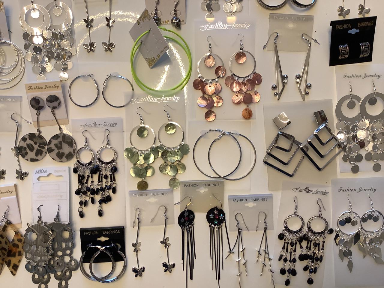 Partij hele mooie oorbellen. ( partij 18)