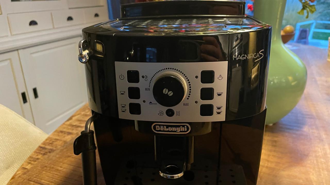 Volautomatische koffiemachine bonen DeLonghi Magnifica S