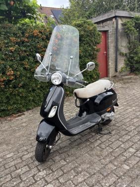 Scooter Vespa LX50 zwart 4-takt
