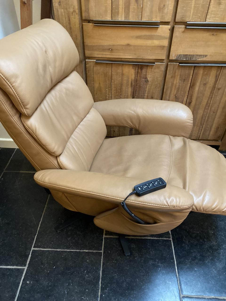 Mooie Meubelzorg sta op en relax fauteuil, met accu, 3 jaar oud