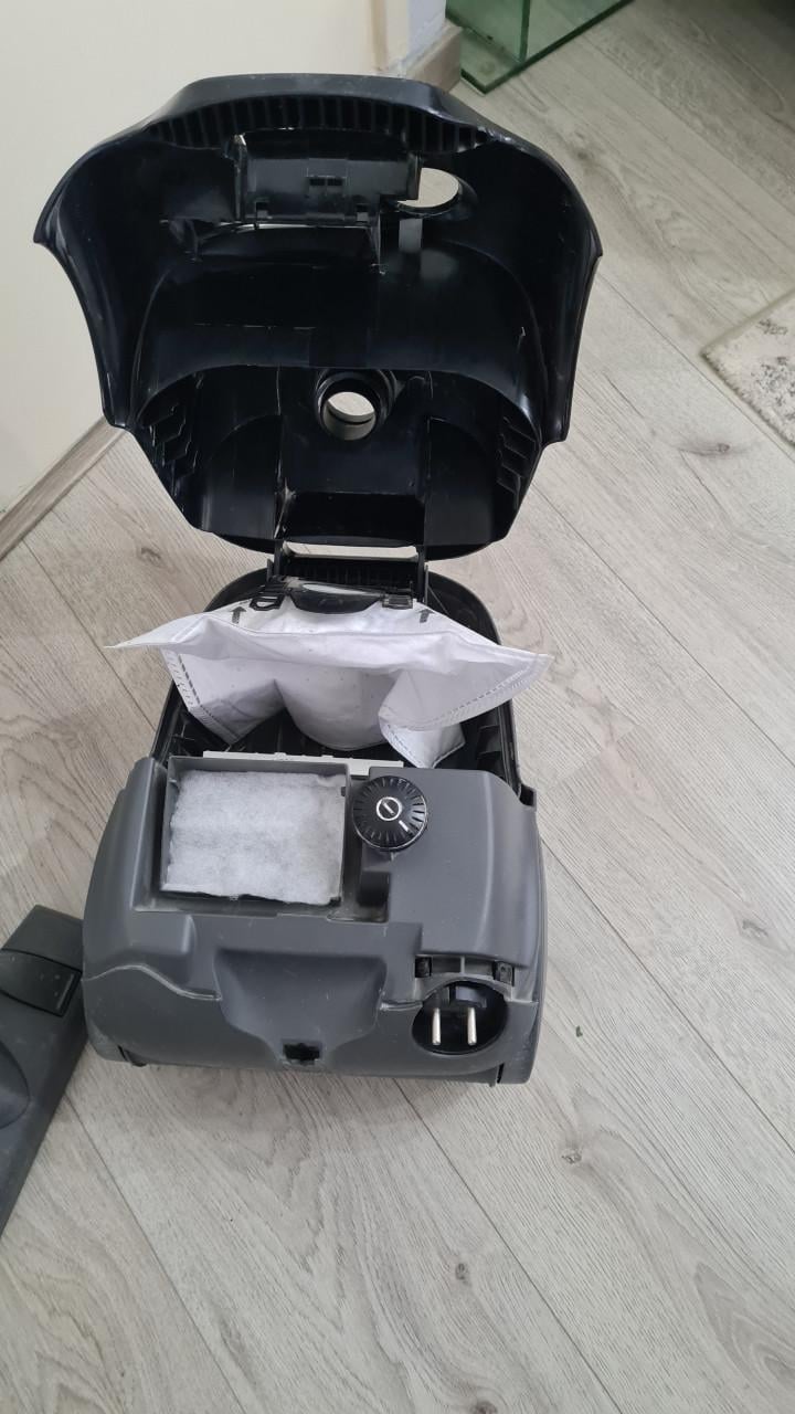 Stofzuiger merk BOSCH 220V- MaX 2000W-Type VBBSGL20S